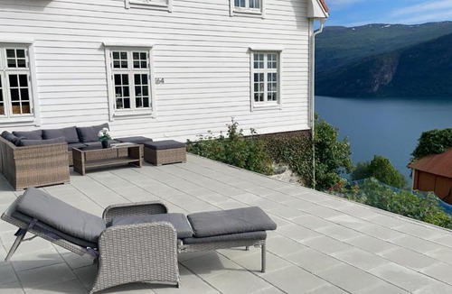 Stryn House | Stryn Panorama