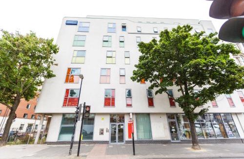 Finsbury Park Apartment | Students Only Private Bedroom at AXO Islington
