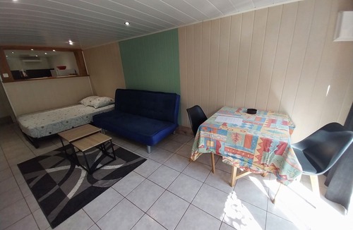 Saint-Germain-les-Corbeil Bed & Breakfast | Studio T1 Dans Résidence Pavillonnaire à 30km de Paris