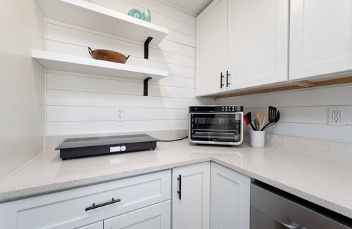Jacksonville Beach Apartment | Studio | 1/1 Bright & Easy Access to the Jacksonville Beach