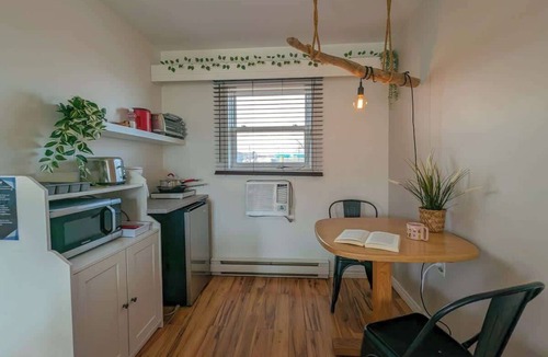 Ste Anne de Beaupre Apartment | Studio 15 | 2 Min Waterfront | BBQ & Fireplace