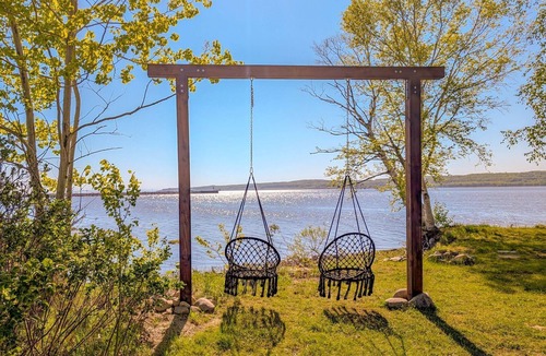 Ste Anne de Beaupre Apartment | Studio 15 | 2 Min Waterfront | BBQ & Fireplace