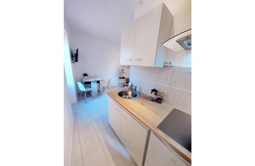 Bedarieux Apartment | Studio 1.