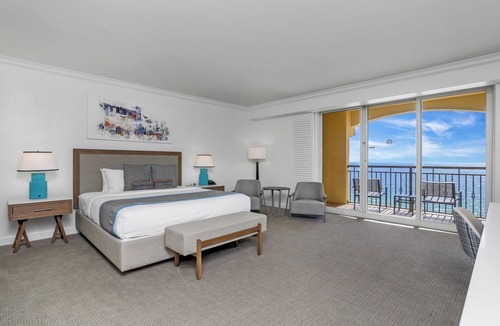 Central Beach Hotel | Studio 1 King Oceanfront near Birch Park, Pool, Spa, Dining