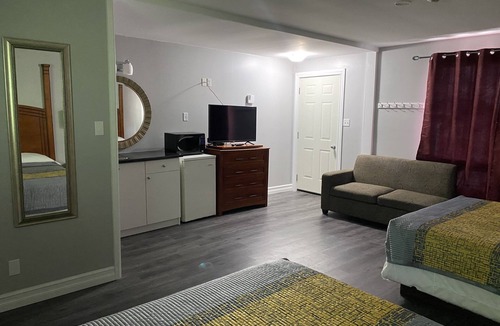 Cobourg Hotel | Studio 1 Motel