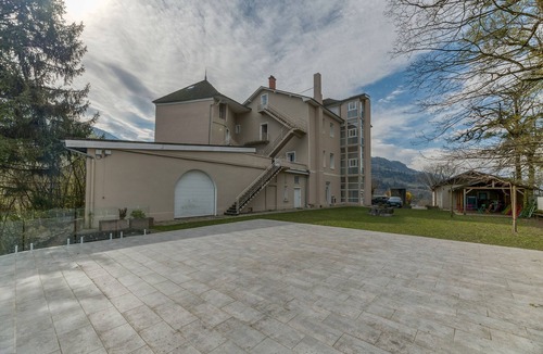 Arvillard Apartment | Studio '107' with shared pool, shared terrace and Wi-Fi