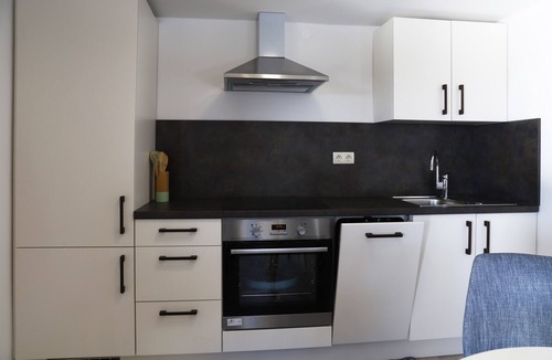 Dravograd Apartment | Studio 1111 with Sauna & Hot Tub