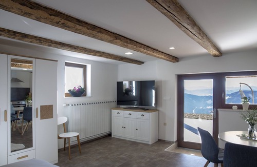 Dravograd Apartment | Studio 1111 with Sauna & Hot Tub