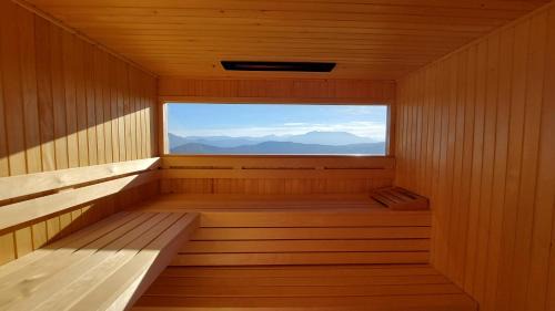Dravograd Apartment | Studio 1111 with Sauna & Hot Tub