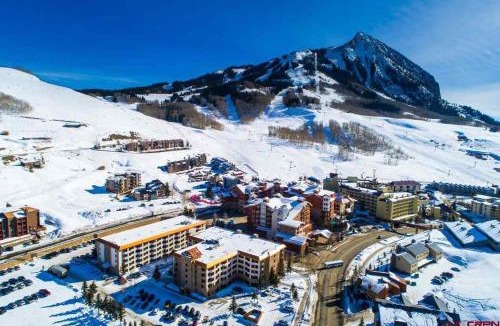 Mount Crested Butte House | Studio 115 Perfect Location with Pool and Hot Tub
