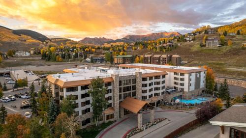 Mount Crested Butte House | Studio #120 @ Perfect Location w Pool & Hot Tub