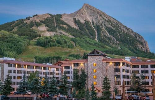 Mount Crested Butte House | Studio #120 @ Perfect Location w Pool & Hot Tub