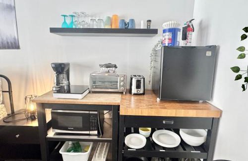 Ste Anne de Beaupre Apartment | Studio 14 - 2 min du Bord de l'eau Foyer & Barbecue