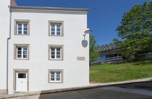Santiago de Compostela Apartment | Studio 2B - 3 pax - 3 min walking cathedral - garden - terrace - wifi- elevator