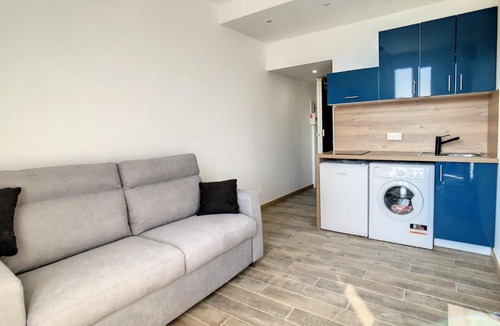 Golfe Juan Apartment | Studio - 2 min plage - 1 min gare à pied - Rénové