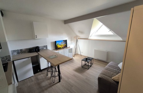 Bretigny-sur-Orge Apartment | Studio 2 minutes from the station, ideal for business trips