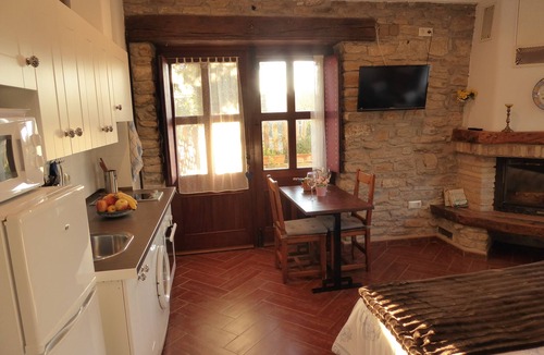 Ibero Apartment | Studio (2 pax) with views of the river and pool. 10 minutes from Pamplona.
