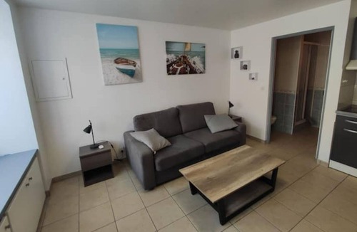Saint-Pierre-de-Plesguen Apartment | Studio 2 Personnes en Centre Ville