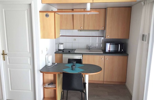 La Rochelle Apartment | Studio 2 sleeps La Rochelle with pool and parking