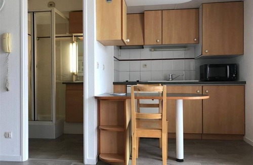 La Rochelle Apartment | Studio 2 sleeps La Rochelle with pool and parking