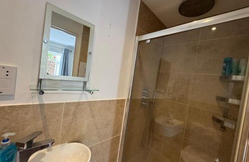 Staines Apartment | Studio-2 Staines,Heathrow, London-own entrance
