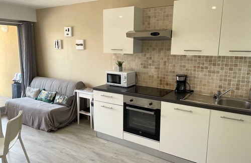 Hyeres Apartment | Studio 2-Studio-Ensuite with Shower-Harbour view