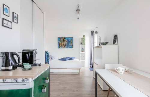 Quartier Chorier-Berriat Apartment | Studio 24m2, balcony, reversible air conditioning, private parking, streetcar
