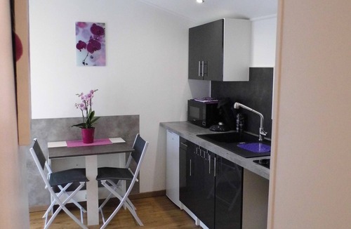 Meyreuil Apartment | STUDIO 25 M2 in villa with swimming pool near Aix