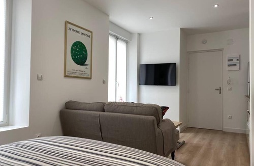 Mont d'Arene Apartment | Studio 25m2 climatisé-parking privé - Lycée Roosevelt - Arena - Gare
