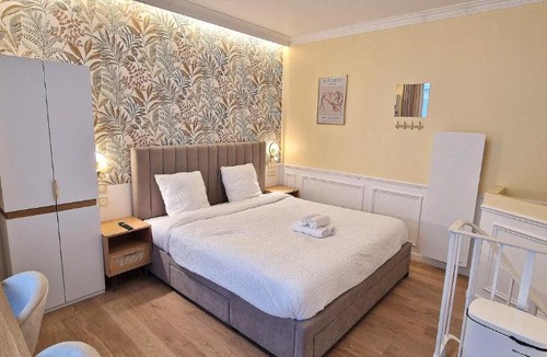 Batignolles Apartment | Studio 28 sqm - Cardinet - 2p