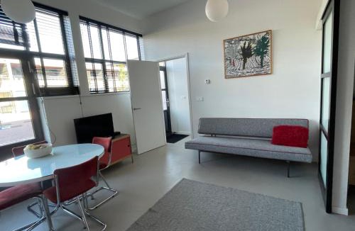 IJplein en Vogelbuurt House | Studio 28A5 with free parking place