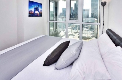 Downtown Toronto Apartment | Studio 2BR Apt with GYM, Close to CN Tower