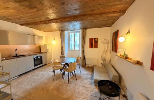 Roquesteron Apartment | Studio 3 personnes maximum avec 1 grand lit et un couchage 1 place entièrement rénové dans un joli village au cour de la nature