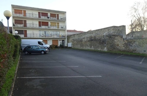 Rochefort Apartment | Studio 30 m² Proximité Immédiate des Cures, Ascenseur , Balcon, Parking Privatif