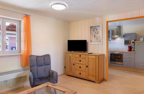 Friedewald Apartment | Studio '30 sqm' with Wi-Fi in Historic Four-Sided Farmhouse