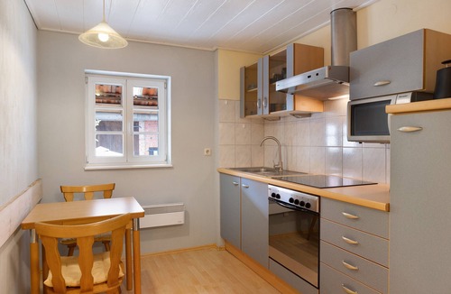 Friedewald Apartment | Studio '30 sqm' with Wi-Fi in Historic Four-Sided Farmhouse