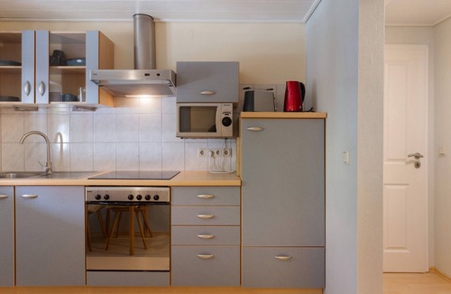 Friedewald Apartment | Studio '30 sqm' with Wi-Fi in Historic Four-Sided Farmhouse