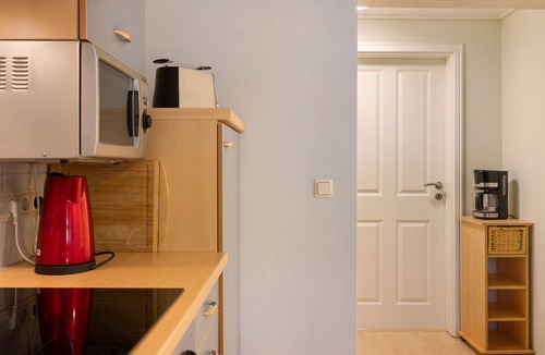 Friedewald Apartment | Studio '30 sqm' with Wi-Fi in Historic Four-Sided Farmhouse