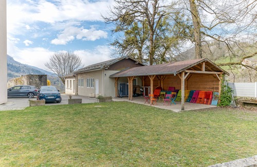 Arvillard Apartment | Studio '306' with shared pool, shared terrace and Wi-Fi