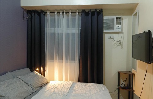 Highway Hills Apartment | Studio 33 Urban Deca EDSA City View