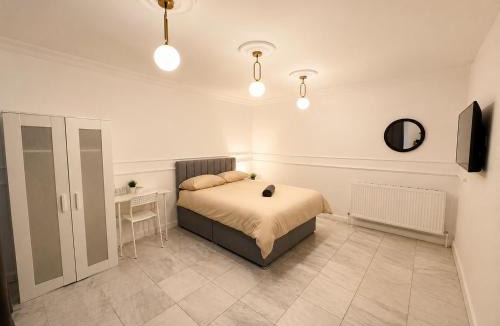 Stratford and New Town Hotel | Studio 34