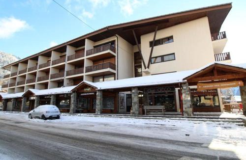 Les Carroz-d'Araches Apartment | Studio 4 pers, centre village, 450m télécabine, balcon, casier à skis, animaux acceptés - FR-1-572-211
