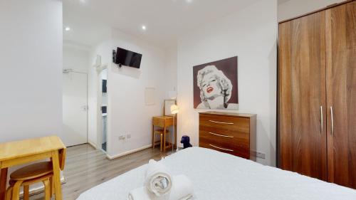 Mapesbury Apartment | Studio 48B