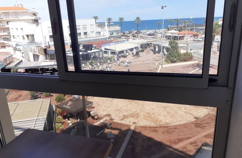 Saint-Cyprien Plage Apartment | Studio, 4px, great view of the marina, 66750 St Cyprien beach. 250 € week
