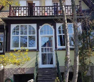 Montagne Verte Bed & Breakfast | studio 50m2 au bord de l'eau à STRASBOURG