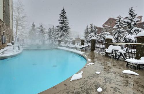 Mount Crested Butte House | Studio 565 Perfect Location with Pool and Hot Tub