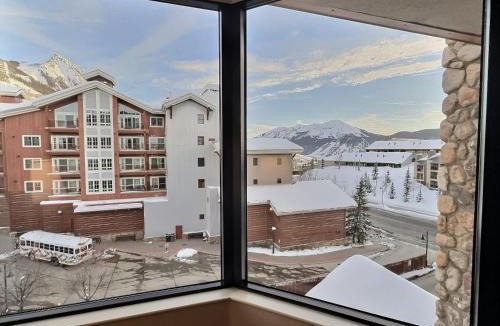 Mount Crested Butte House | Studio 565 Perfect Location with Pool and Hot Tub
