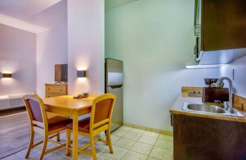 Oildale Hotel | Studio 6 Bakersfield 2 Full Beds | Smoki