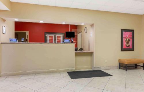 Findlay Hotel | Studio 6 Extended Stay Findlay Tiffin Avenue OH