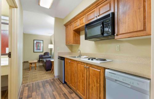 Findlay Hotel | Studio 6 Extended Stay Findlay Tiffin Avenue OH